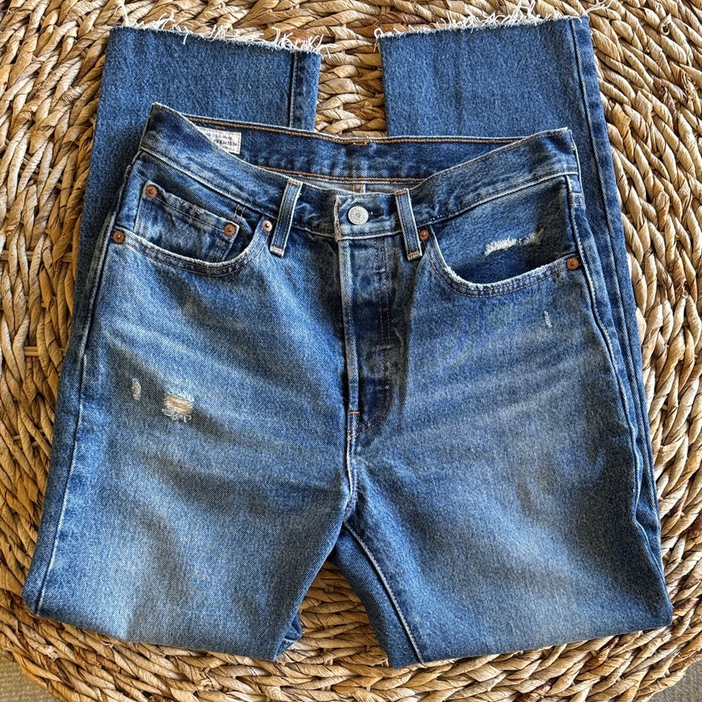 Levi’s 501 Medium Wash, Raw Hem (27x30)